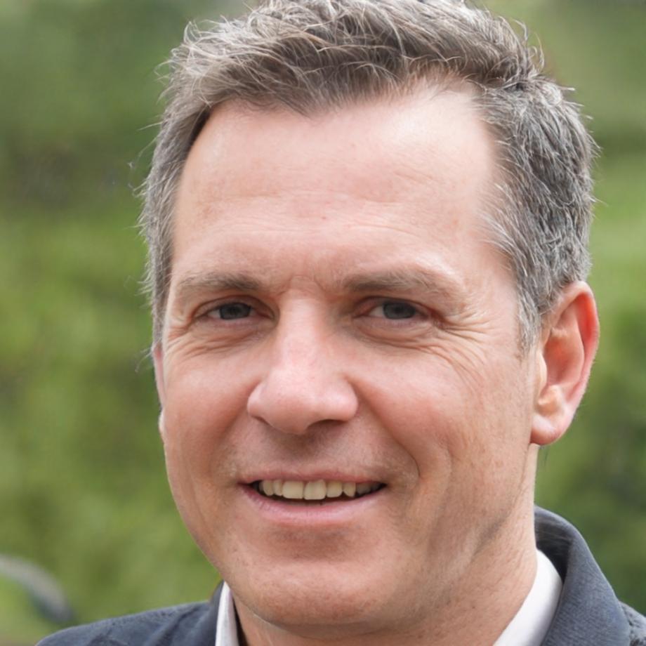Portrait de Marc Dubois, entrepreneur ayant transformé sa gestion financière